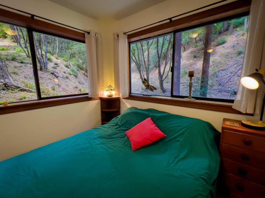 Апартаменты Little House In The Redwoods With A Hot Tub! Гарбервилл Экстерьер фото