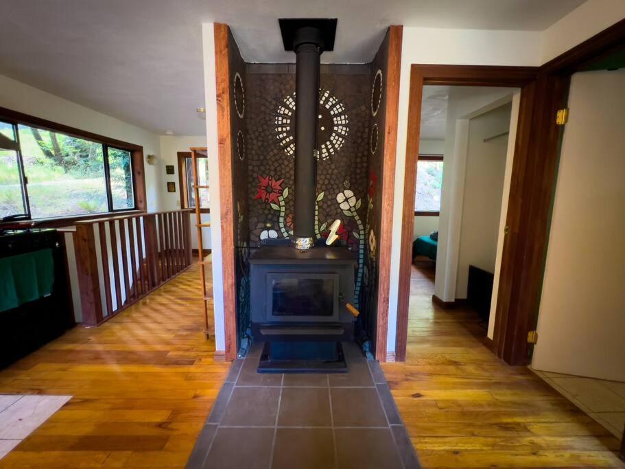 Апартаменты Little House In The Redwoods With A Hot Tub! Гарбервилл Экстерьер фото